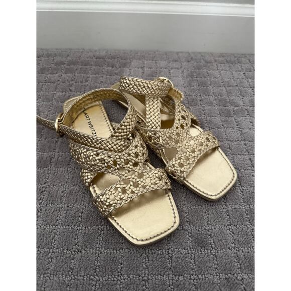 NWOB Stuart Weitzman Thea Sandal in Metallic Woven Leather/Golden SZ 8 - Picture 5 of 8
